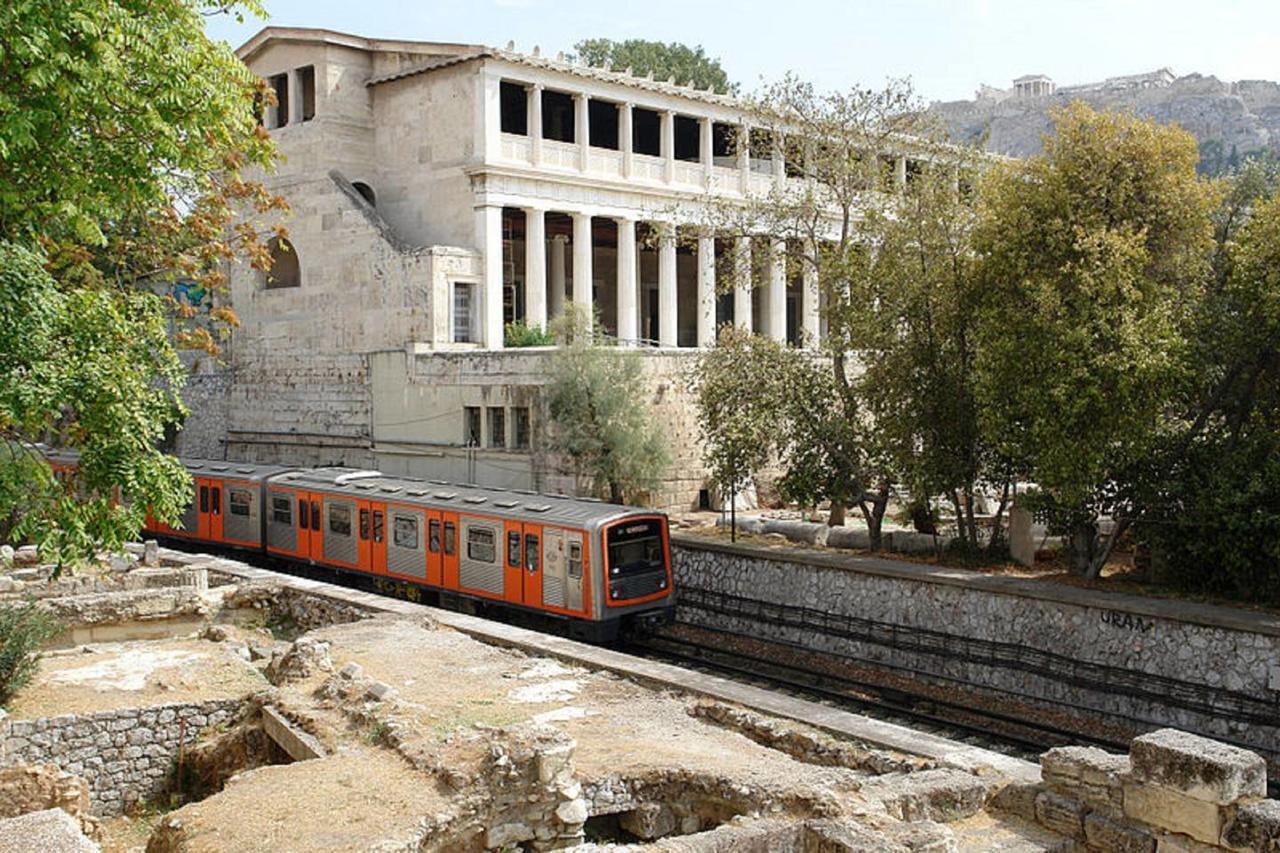Pale Coloured Apt In Athens Historic Centre Exterior foto